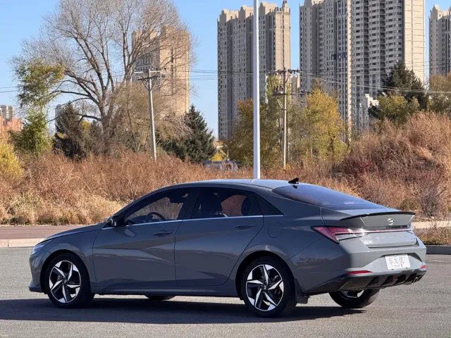 Hyundai Elantra — Фото автомобиля 6