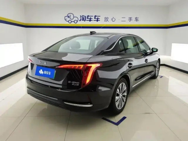 Hongqi E-QM5 — Фото автомобиля 3