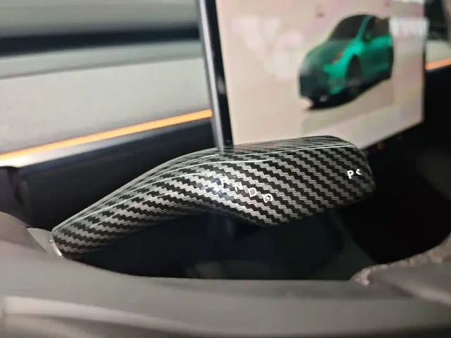 Tesla Model Y — Фото автомобиля 13