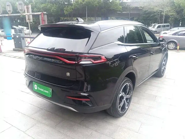 BYD Tang — Фото автомобиля 6