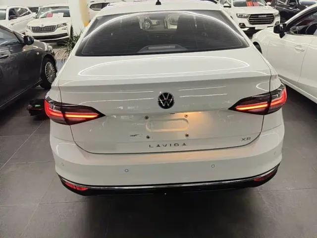 Volkswagen Lavida — Фото автомобиля 5