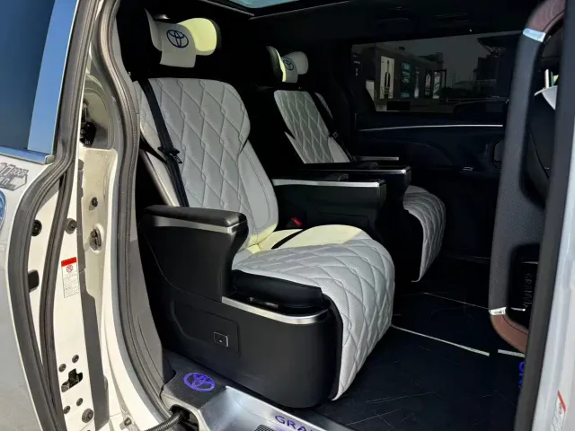 Toyota Granvia — Фото автомобиля 11