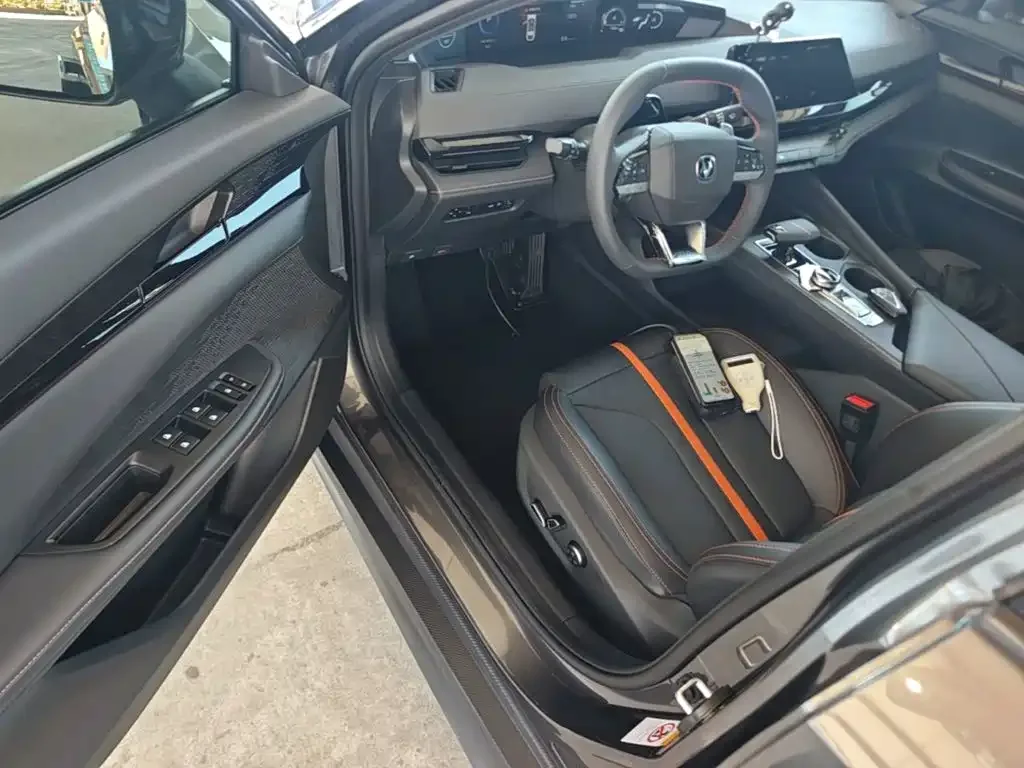 Changan Changan UNI-V 2025 1.5T 500Bar Premium Model — Фото автомобиля 11