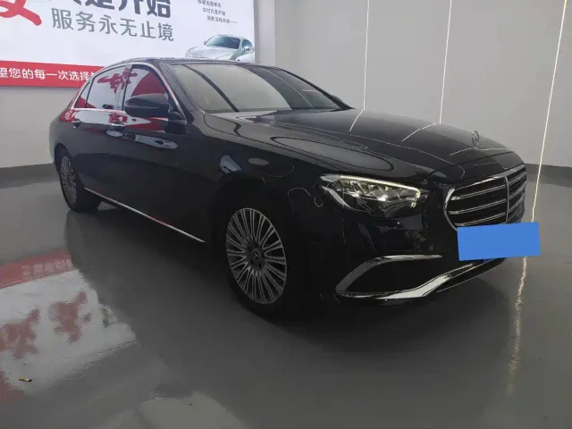 Mercedes-Benz E-Class — Фото автомобиля 3