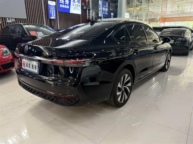 Volkswagen Passat — Фото автомобиля 11