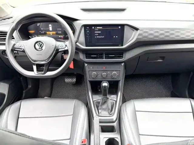 Volkswagen T-Cross — Фото автомобиля 3