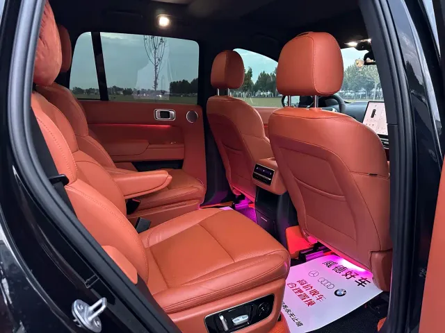Li Auto L8 — Фото автомобиля 15