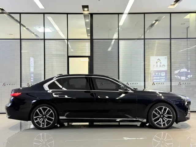 BMW 7 Series — Фото автомобиля 17