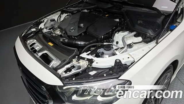 Mercedes-Benz E-Class — Фото автомобиля 6