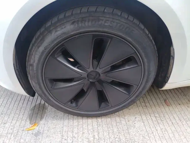 Tesla Model 3 — Фото автомобиля 22