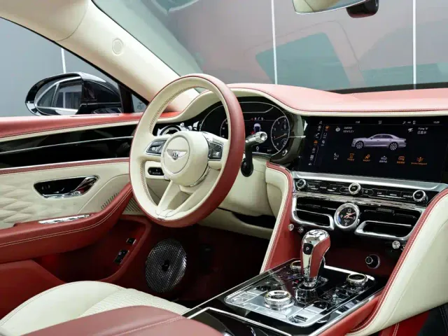 Bentley Flying Spur — Фото автомобиля 19