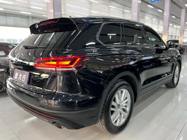 Volkswagen Touareg — Фото автомобиля 7