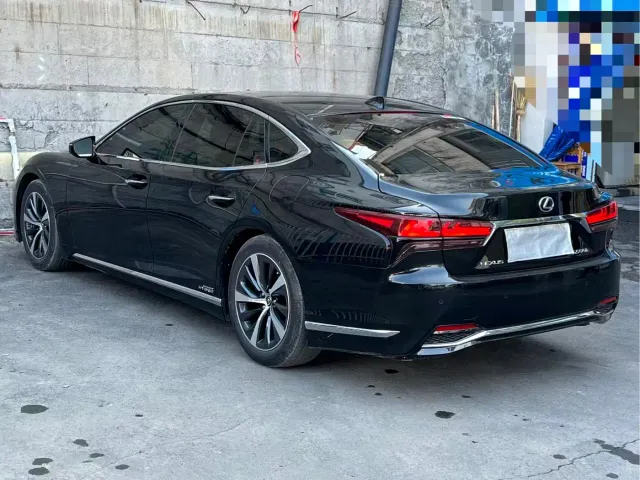 Lexus LS — Фото автомобиля 10