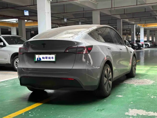 Tesla Model Y — Фото автомобиля 8