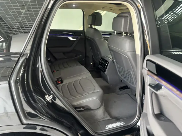 Volkswagen Touareg — Фото автомобиля 25
