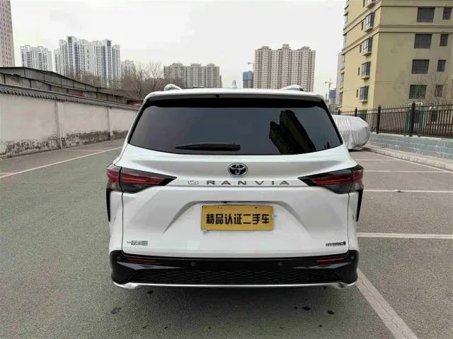 Toyota Granvia — Фото автомобиля 17