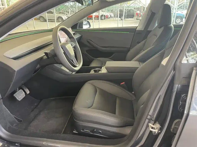 Tesla Model 3 — Фото автомобиля 4