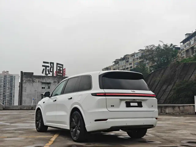 Li Auto L9 — Фото автомобиля 7