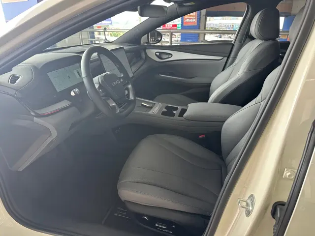 BYD Seal 07 DM-i — Фото автомобиля 16
