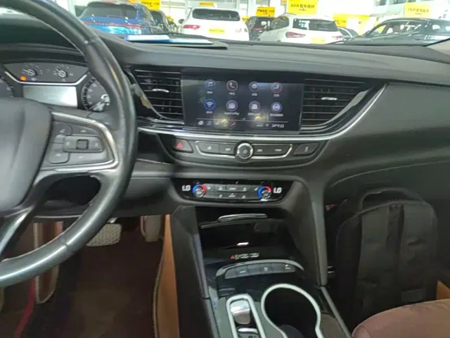 Buick Regal — Фото автомобиля 12
