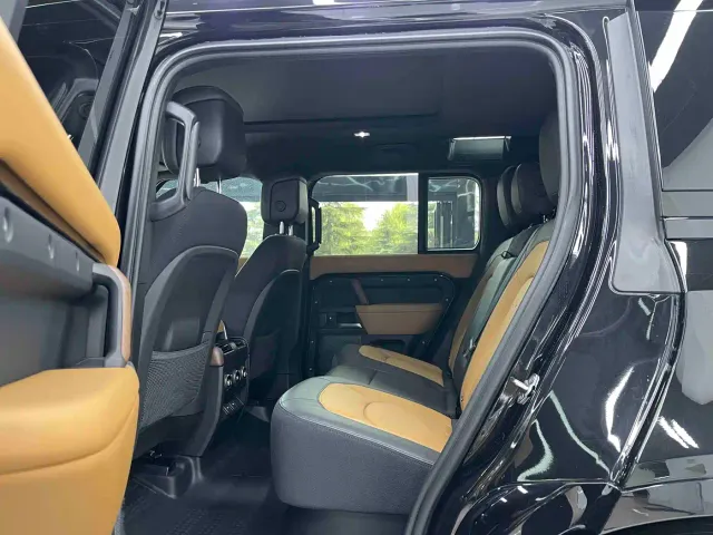 Land Rover Defender — Фото автомобиля 17