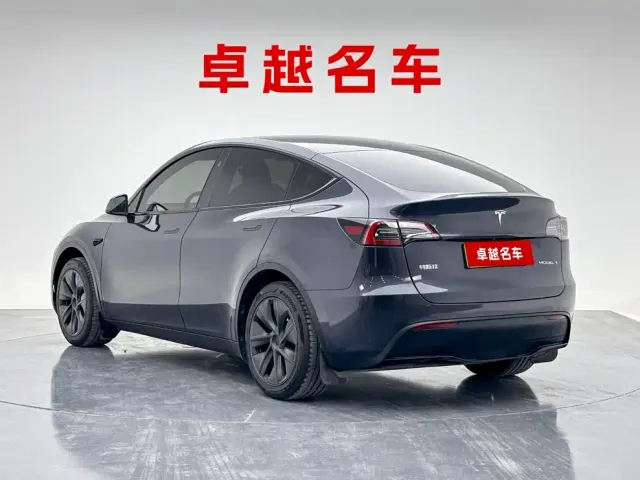 Tesla Model Y — Фото автомобиля 8