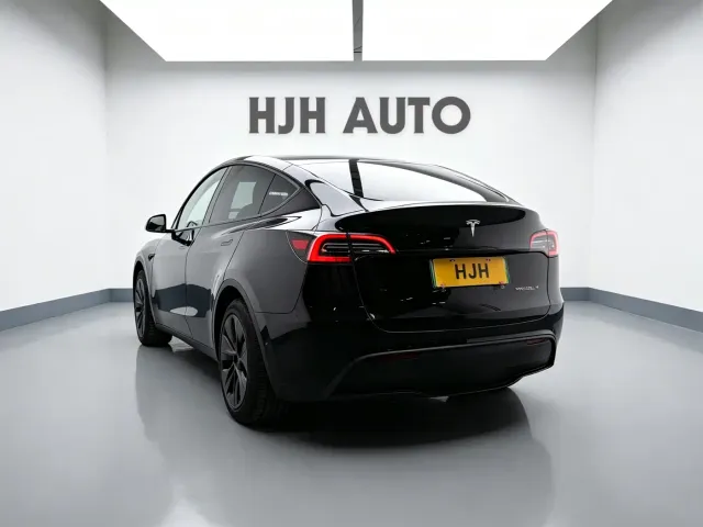 Tesla Model Y — Фото автомобиля 7