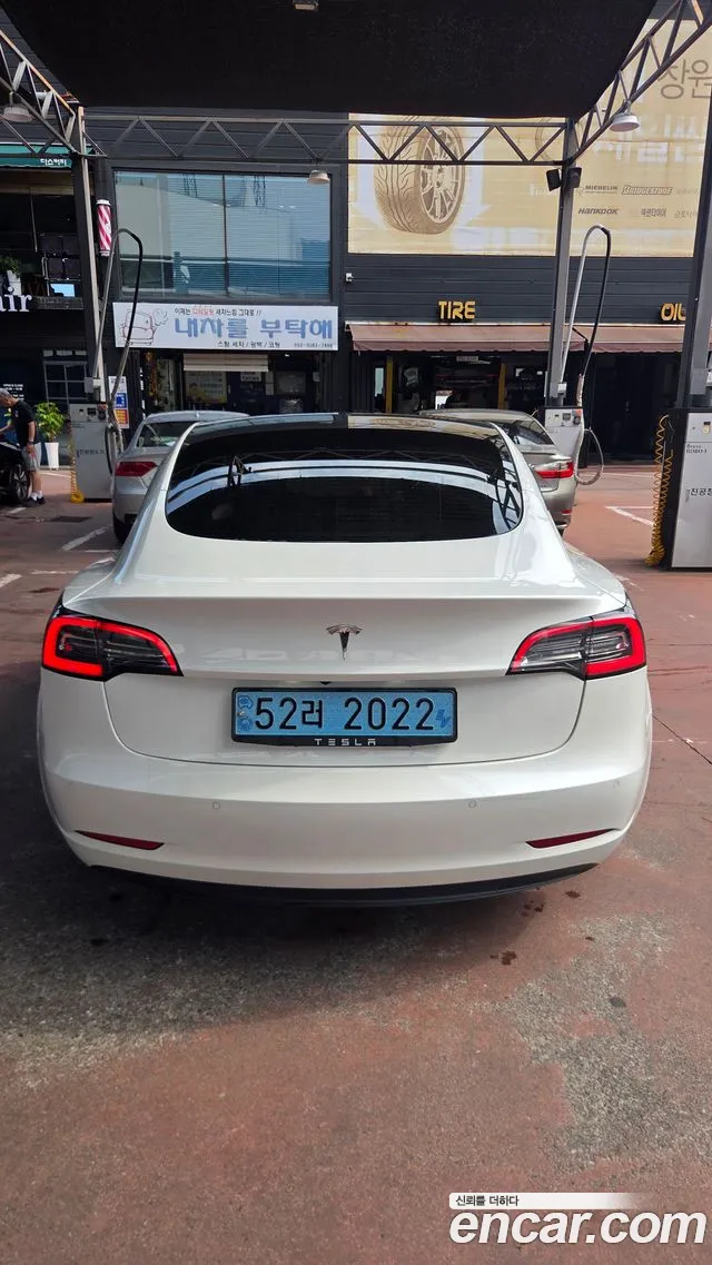 Tesla Model 3 — Фото автомобиля 4