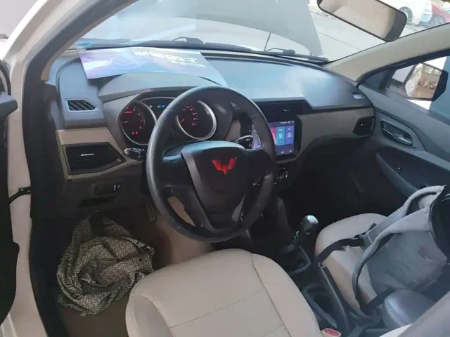 Wuling Hongguang — Фото автомобиля 9