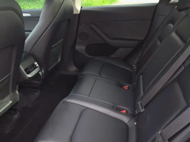 Tesla Model Y — Фото автомобиля 11