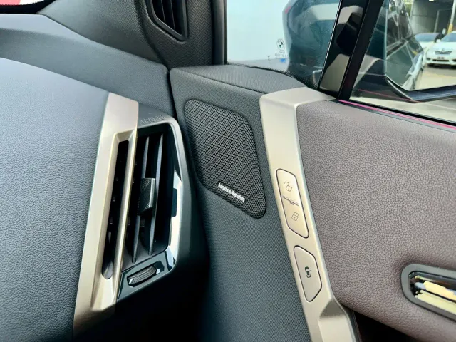 BMW iX — Фото автомобиля 20