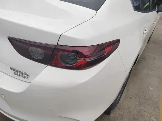 Mazda Axela — Фото автомобиля 7