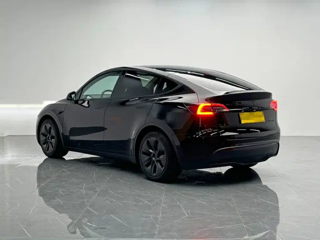 Tesla Model Y — Фото автомобиля 4