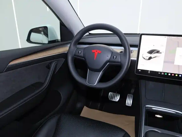 Tesla Model Y — Фото автомобиля 27
