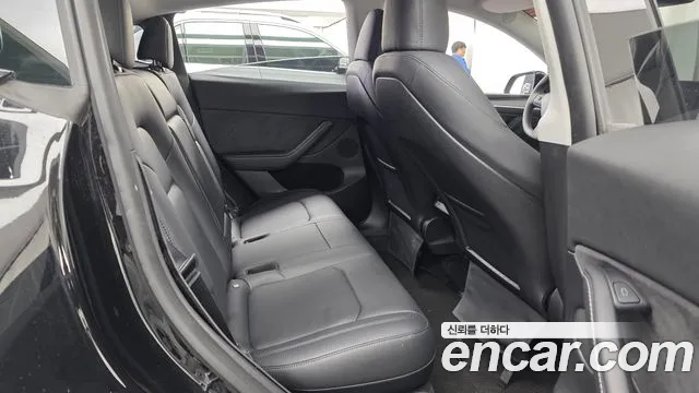 Tesla Model Y — Фото автомобиля 17