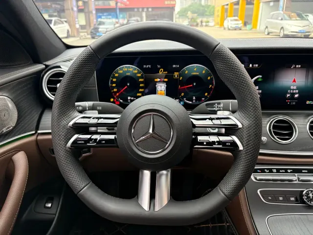 Mercedes-Benz E-Class — Фото автомобиля 6