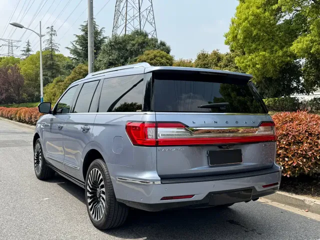 Lincoln Navigator — Фото автомобиля 4