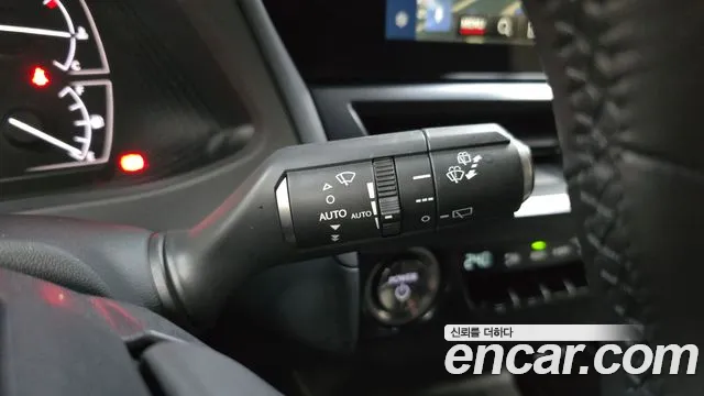 Lexus UX — Фото автомобиля 20