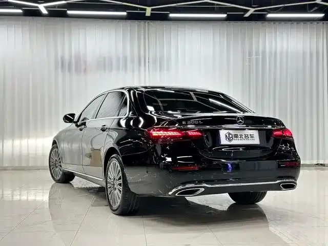 Mercedes-Benz E-Class — Фото автомобиля 4
