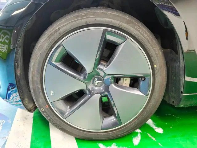 Tesla Model 3 — Фото автомобиля 3