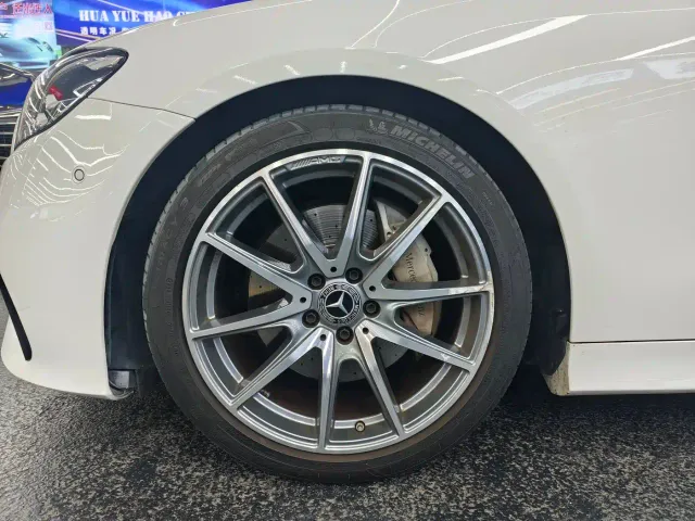 Mercedes-Benz E-Class — Фото автомобиля 17