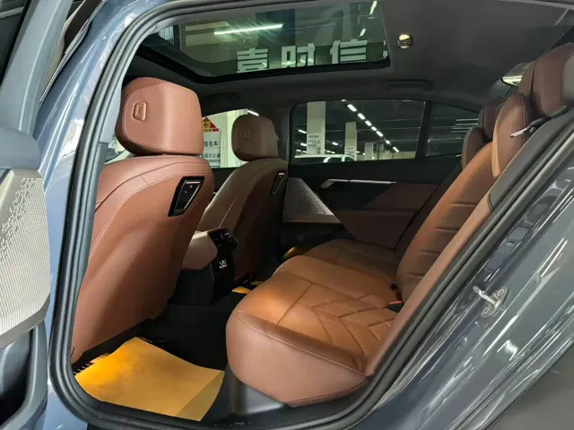 BMW 5 Series — Фото автомобиля 15