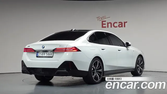 BMW 5 Series G60 — Фото автомобиля 2