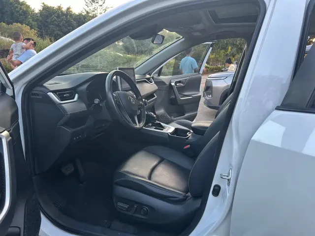 Toyota RAV4 — Фото автомобиля 6