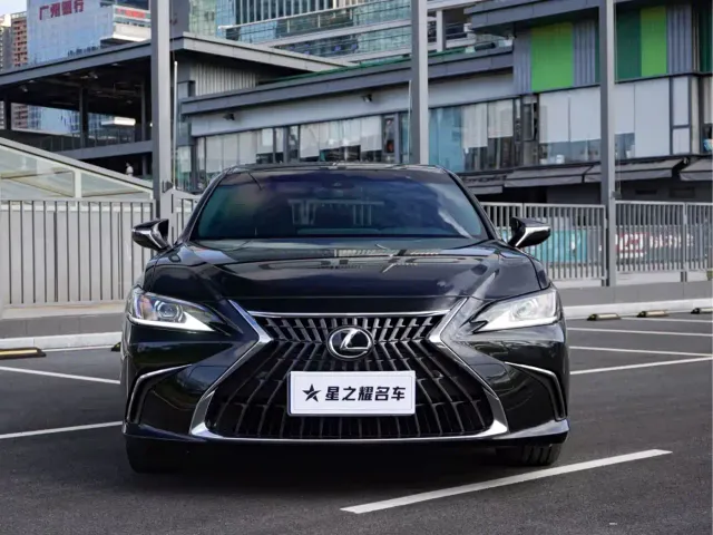 Lexus ES — Фото автомобиля 2