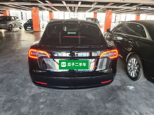 Tesla Model 3 — Фото автомобиля 5