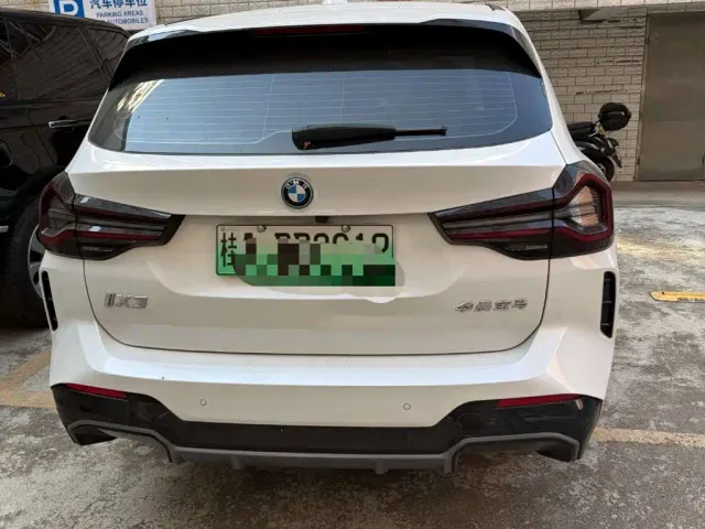 BMW iX3 — Фото автомобиля 3