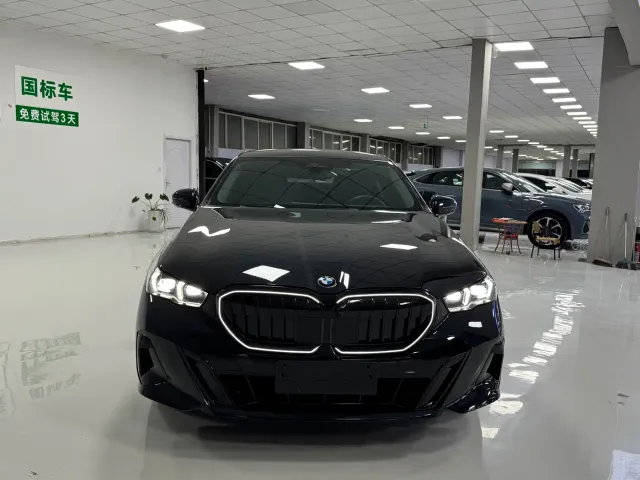 BMW 5 Series — Фото автомобиля 2