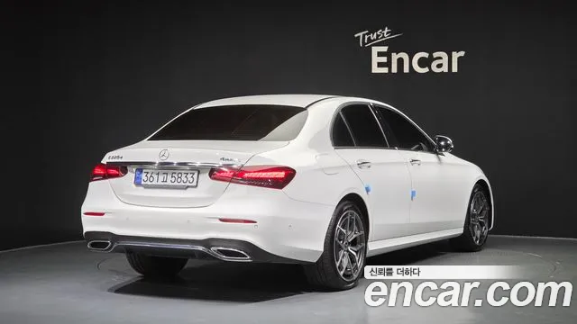 Mercedes-Benz E-Class — Фото автомобиля 2