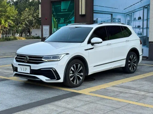 Фотография автомобиля — Volkswagen Tiguan L